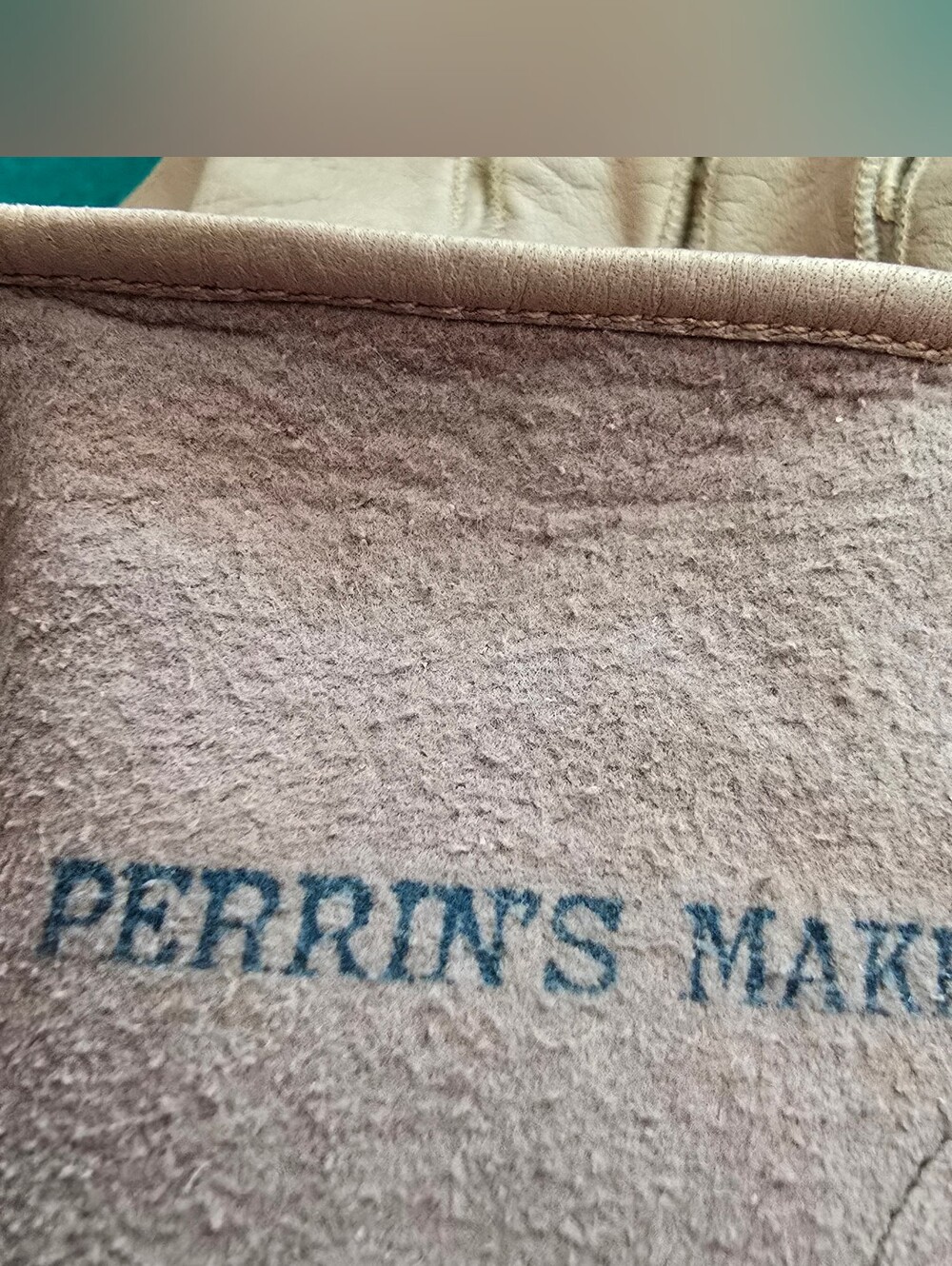 Perrin’s Make - Vintage Leather Gloves, Beige / Mushroom, Size 6.75 - Picture 4 of 5